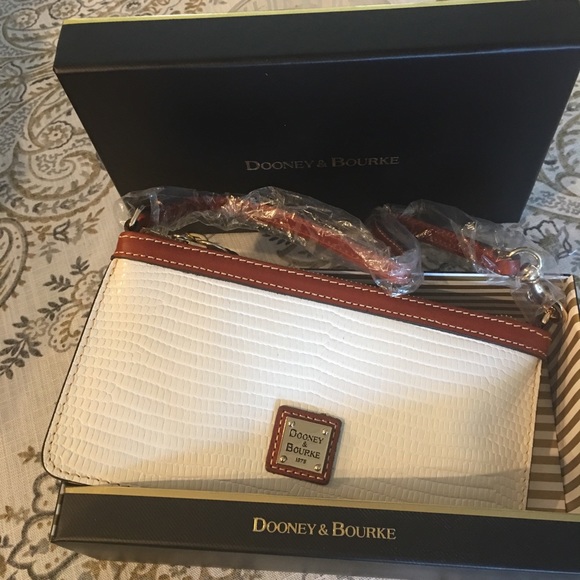 🎉HP🎉 DOONEY & BURKE WRISTLET - Picture 2 of 5